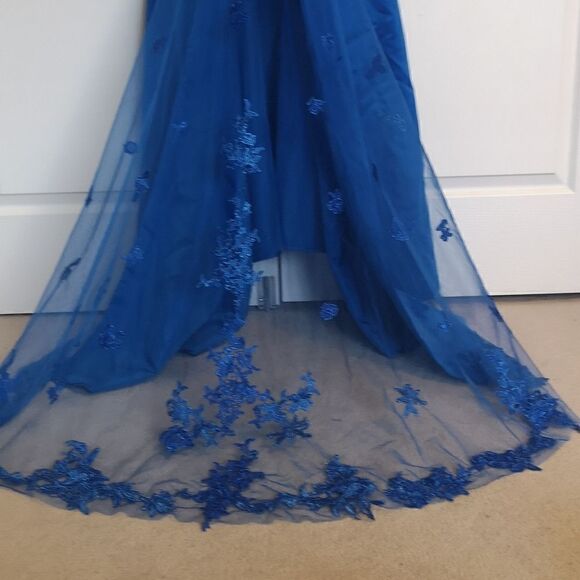 Bride's Mermaid Gown Plunging Neckline Royal Blue Size 8 - Picture 4 of 16